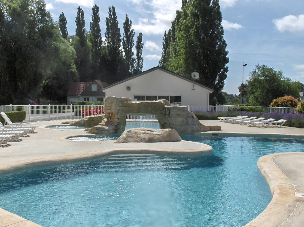Camping Du Port De Plaisance Péronne Екстериор снимка